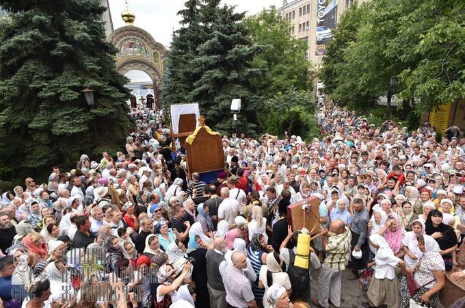 Тысячи паломников продолжают молитвенное шествие во Всеукраинском Крестном ходе-2016