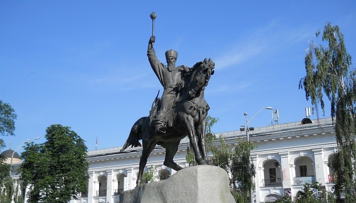 Памятник гетману Петру Сагайдачному в Киеве. Фото: kyivmaps.com