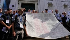 150 кліриків РКЦ провели акцію протесту біля стін Ватикану