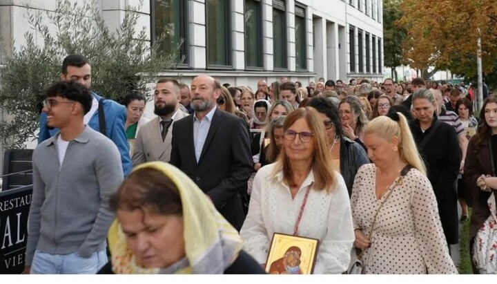 Хресна хода за участю віруючих УПЦ у Відні. Фото: ОВЦС УПЦ