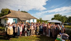 Митрополит Виктор отслужил литургию для гонимой общины УПЦ в Гречинцах