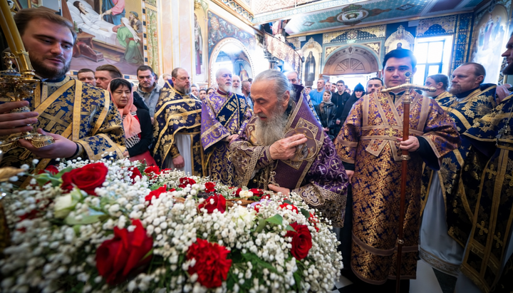 Предстоятель УПЦ возглавил Литургию в праздник Воздвижения Креста Господня