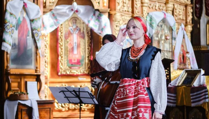 Вечір весільних традицій у захопленому соборі Черкас. Фото: сторінка собору ПЦУ у Фейсбуці