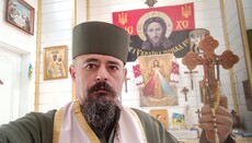Στην ΟΕΚ έδειξαν εικόνα του Αχειροποίητου Σωτήρος με τρίαινα σε κόκκινη-μαύρη σημαία