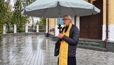 Священник на стоянии у Лавры рассказал, почему святые ничего не боялись