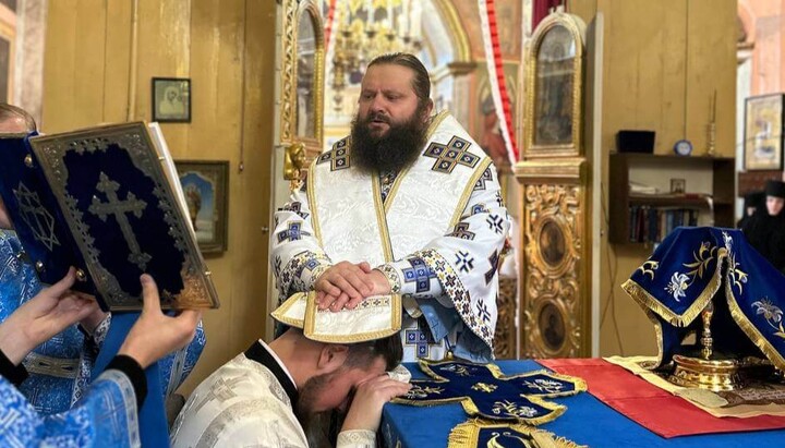 Ιερατική χειροτονία. Φωτογραφία: Επαρχία του Ρόβνο