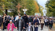 Близько 1000 вірян УПЦ пройшли хресною ходою до монастиря в Молодії