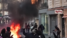 Во Франции участники беспорядков напали на католические храмы