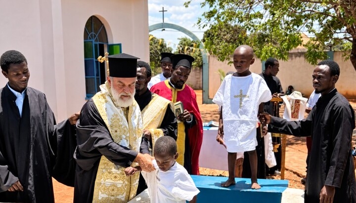 В Танзании совершили массовое крещение. Фото: Orthodoxia News Agency