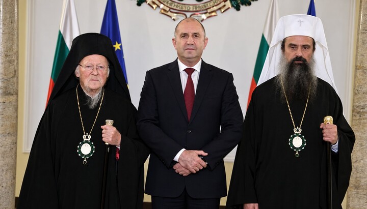 Ο Οικουμενικός και ο Βουλγαρικός Πατριάρχης και ο πρωθυπουργός της Βουλγαρίας Ράντεφ. Φωτογραφία: www.gov.bg