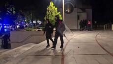 Στα Τίρανα η αστυνομία συνέλαβε διαδηλωτές στην αυλή του καθεδρικού ναού