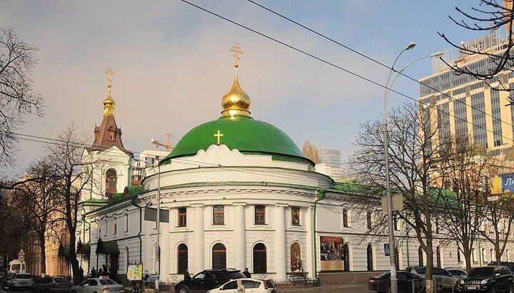 В Киеве при обстреле пострадал Введенский монастырь, есть раненые