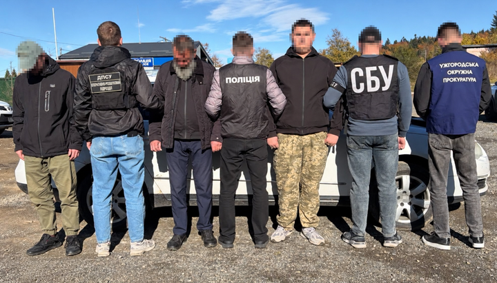 Η SBU συνέλαβε κληρικό της ΟΕΟ (ПЦУ) που, έναντι αμοιβής, οργάνωσε τη διέλευση των συνόρων για έναν φυγόστρατο. Φωτογραφία: SBU στην Υπερκαρπάθια