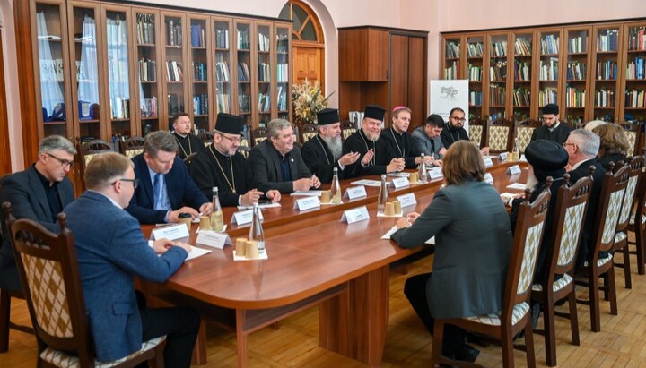 Члены ВСЦиРО встретились с делегацией Всемирного совета церквей. Фото: ВСЦиРО