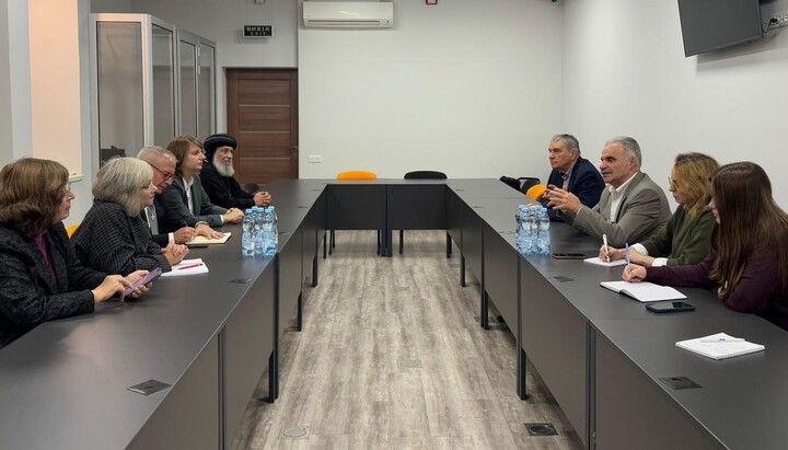 Віктор Єленський зустрівся з делегацією Всесвітньої ради церков. Фото: ДЕСС