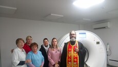 У Кам'янському священник УПЦ освятив нове обладнання в лікарні міста