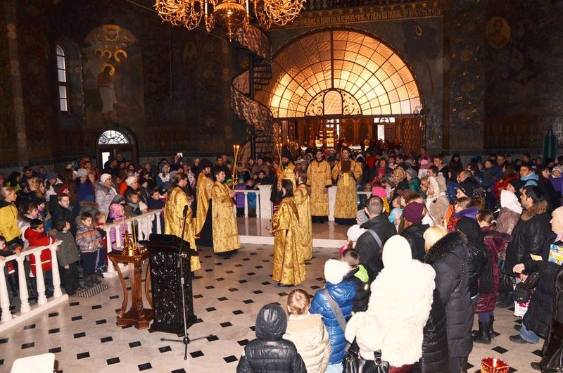 В Києво-Печерській Лаврі діти Донбасу молилися за мир в Україні фото 1