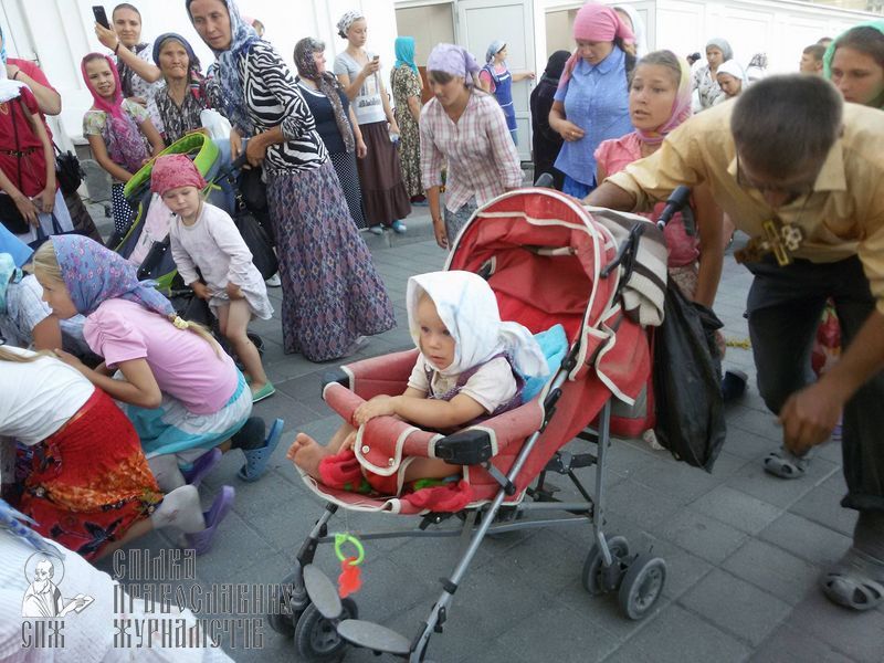 І п’ятимісячні, і 80-річні: тисячі хрестоходців прийшли до Почаїва фото 4