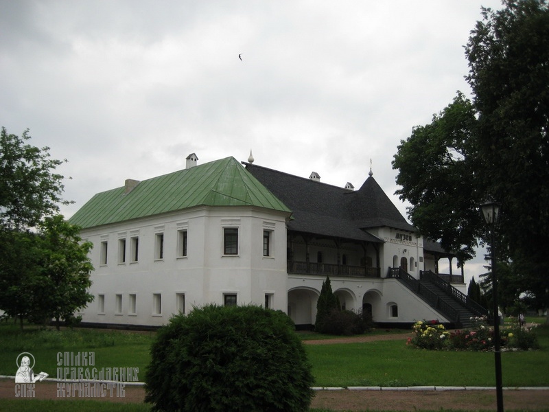 Спасо-Преображенский монастырь в городе Новгород-Северский (XI век) фото 17