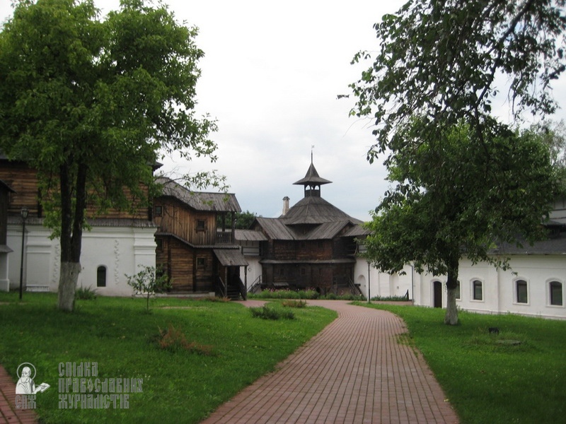 Спасо-Преображенский монастырь в городе Новгород-Северский (XI век) фото 4