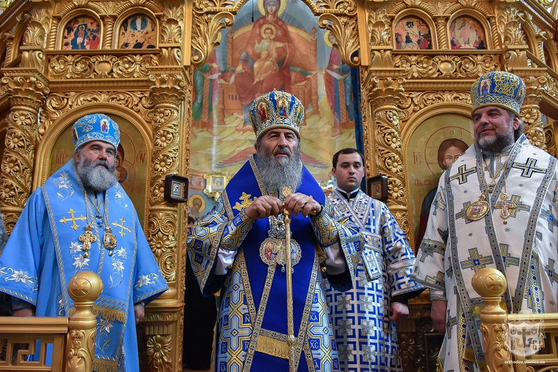 «Тому що приїхав Митрополит Онуфрій!»: як освячували храм у Вінниці фото 16