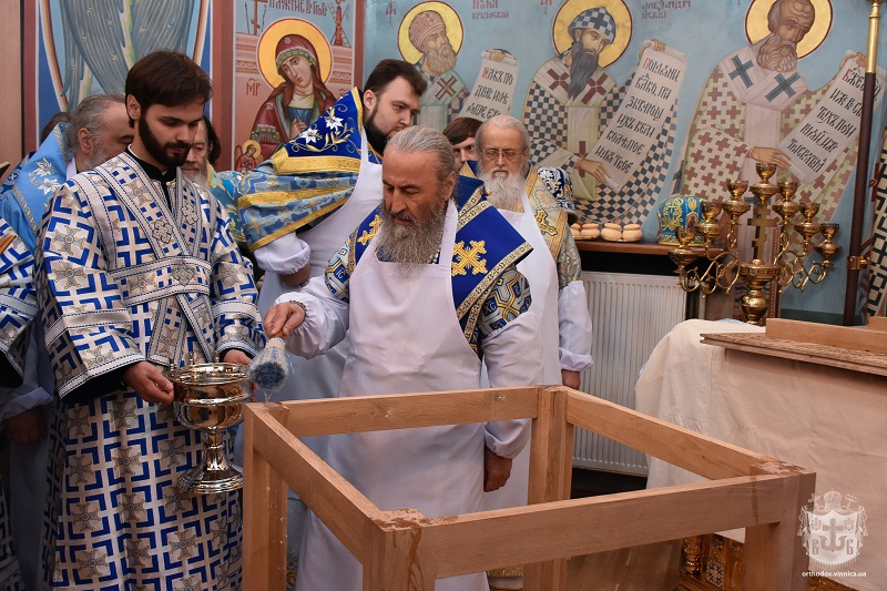 «Тому що приїхав Митрополит Онуфрій!»: як освячували храм у Вінниці фото 7