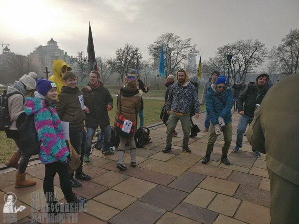 Молебен у Десятинного монастыря и акция радикалов (ПРЯМАЯ ТРАНСЛЯЦИЯ) фото 1