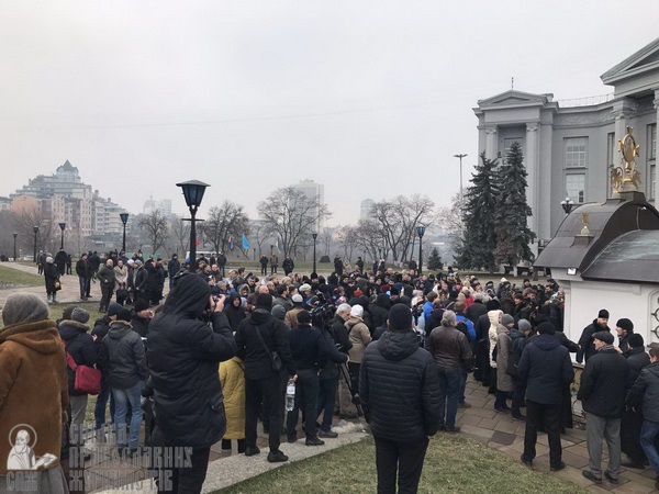 Молебен у Десятинного монастыря и акция радикалов (ПРЯМАЯ ТРАНСЛЯЦИЯ) фото 15