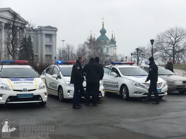 Молебен у Десятинного монастыря и акция радикалов (ПРЯМАЯ ТРАНСЛЯЦИЯ) фото 19