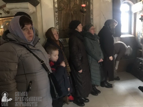 Молебень біля Десятинного монастиря та акція радикалів – як це було фото 20