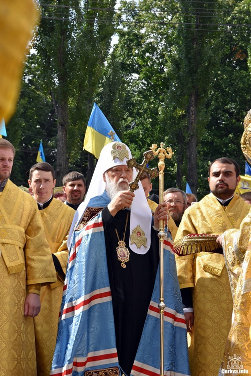 Как сравнить несравнимое: крестный ход УПЦ и парад раскольников фото 9