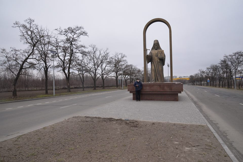 Oameni şi biserici de pe linia frontului: oraşul Mariupol фото 1