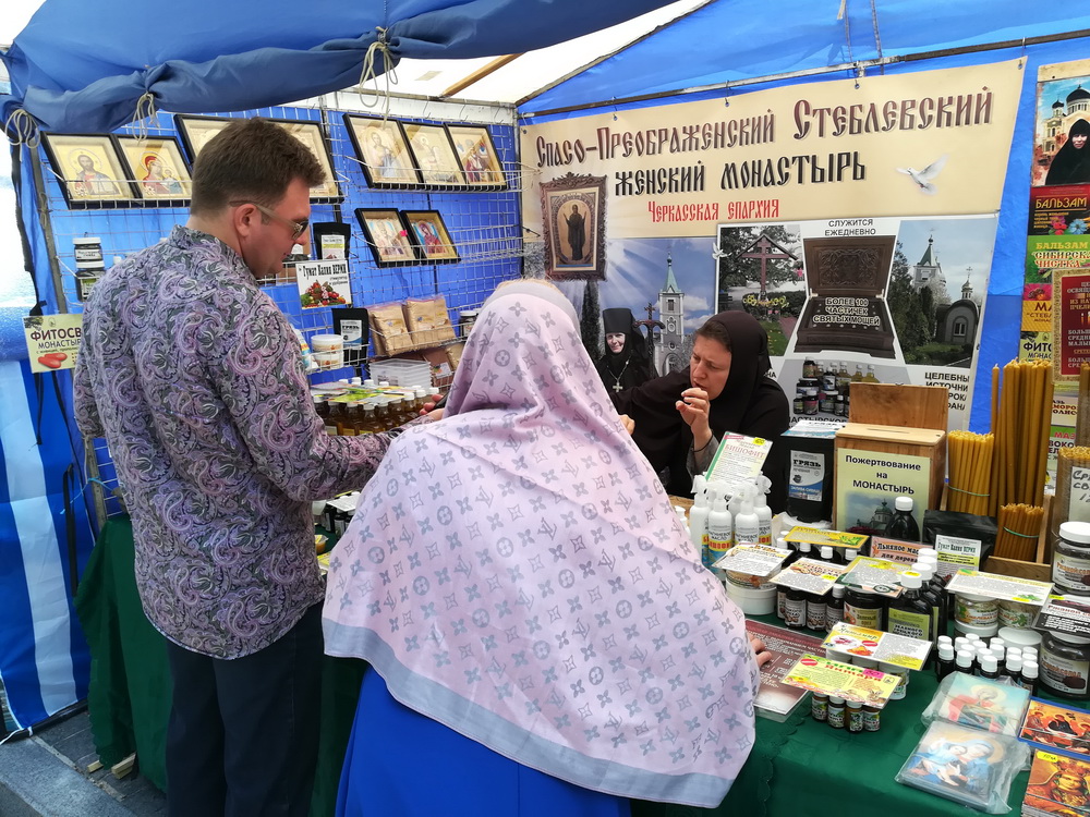 Чем порадует «Вознесенская» выставка-ярмарка гостей Киево-Печерской лавры фото 9