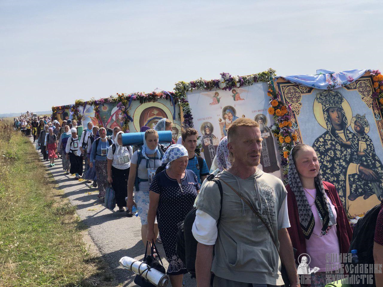 Сказання про хрестохідців, що до Богородиці йдуть, або Чому йде хресна хода фото 2