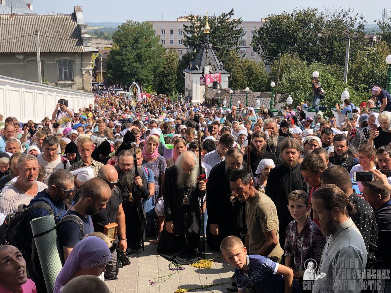 Сказання про хрестохідців, що до Богородиці йдуть, або Чому йде хресна хода фото 4