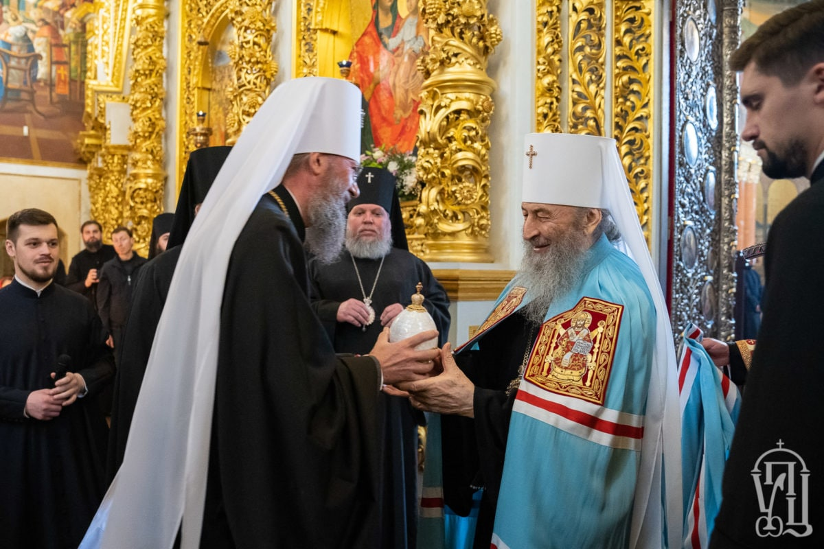 Паства УПЦ поздравила Блаженнейшего Митрополита Онуфрия с Пасхой Христовой фото 2