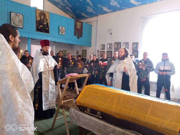 У Полтавській та Кіровоградській єпархіях УПЦ відспівали воїнів фото 2