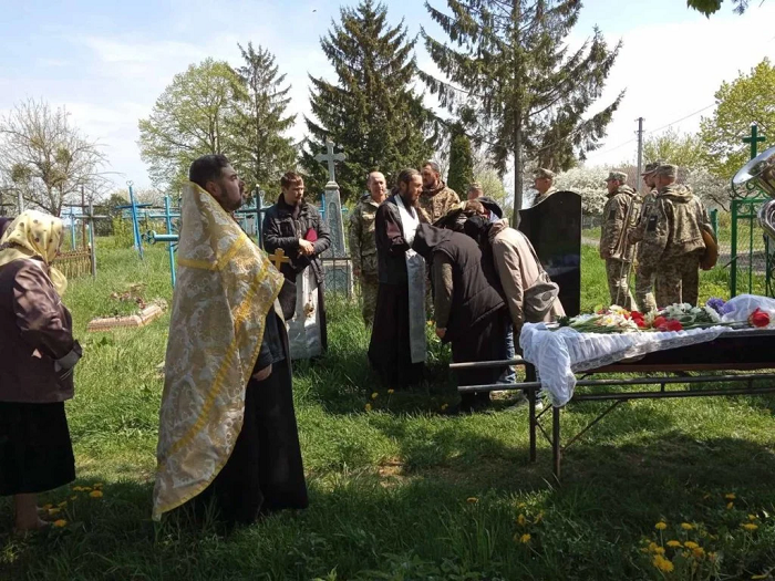 У трьох єпархіях УПЦ попрощалися із загиблими воїнами фото 2