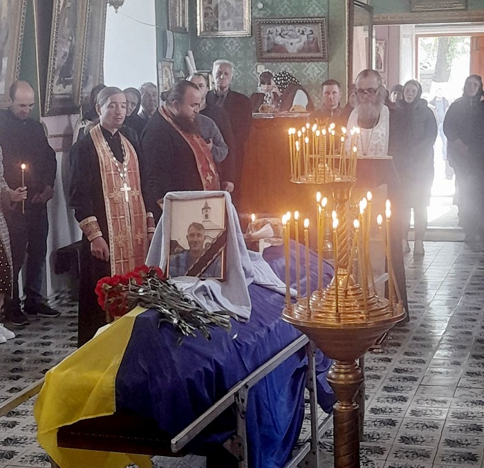 У п'яти єпархіях УПЦ попрощалися із загиблими воїнами фото 3