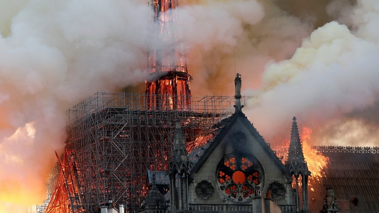 Why did the Notre Dame Cathedral burn down? фото 3