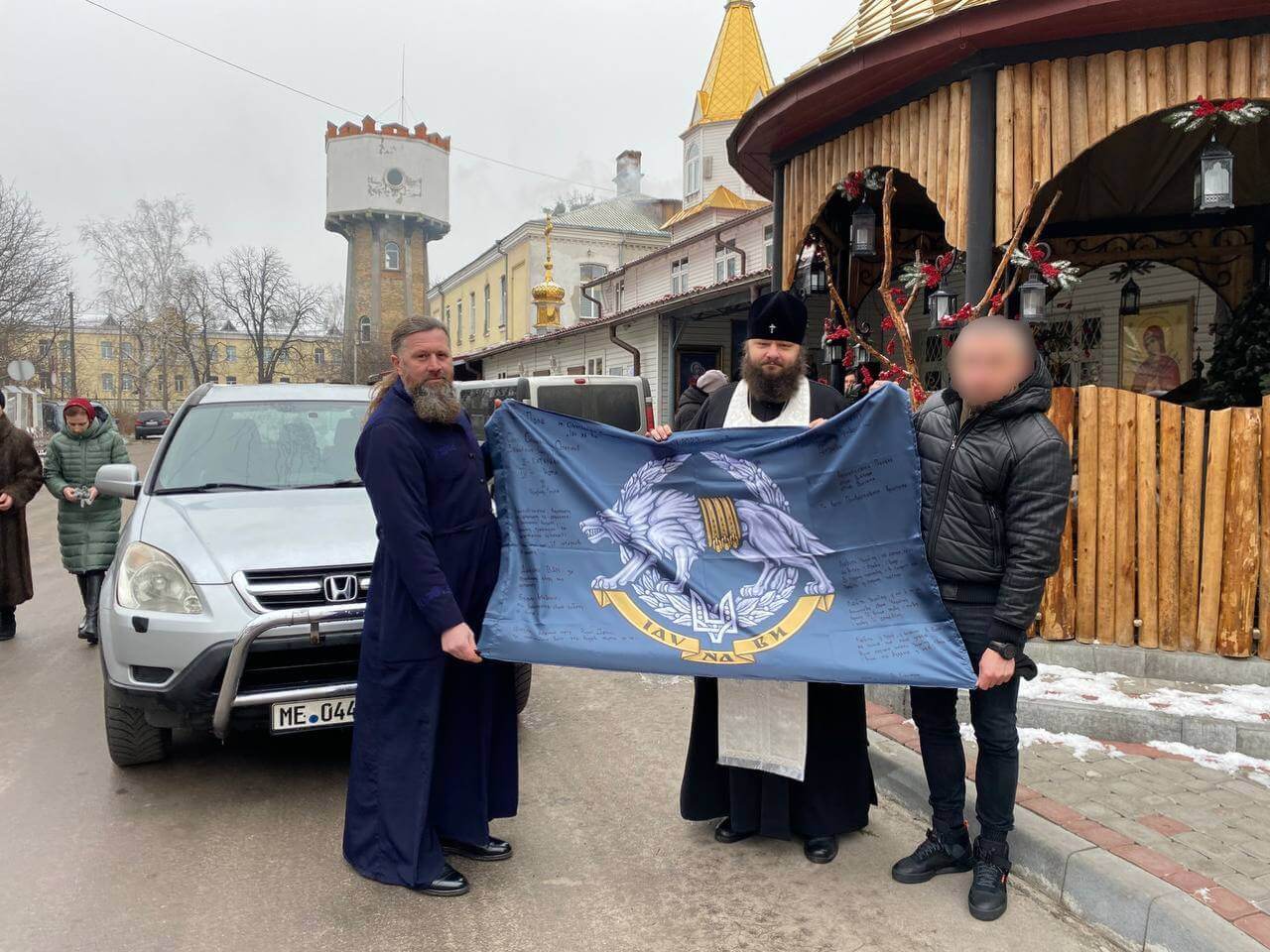 Рівненська єпархія передала ЗСУ позашляховик фото 2