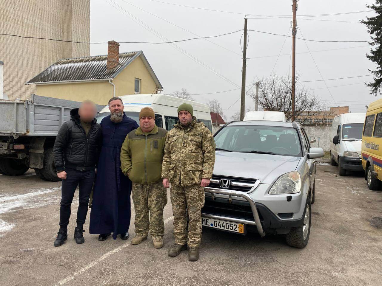 Рівненська єпархія передала ЗСУ позашляховик фото 1