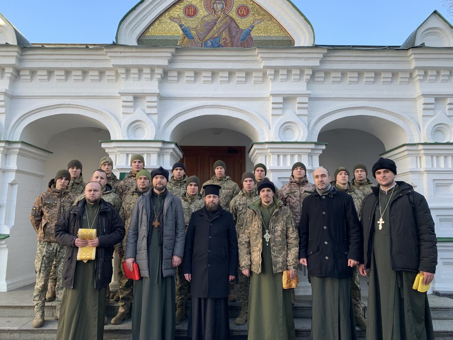 Лотиш і капелани ПЦУ влаштували «молебень» у Дальніх печерах Лаври фото 1