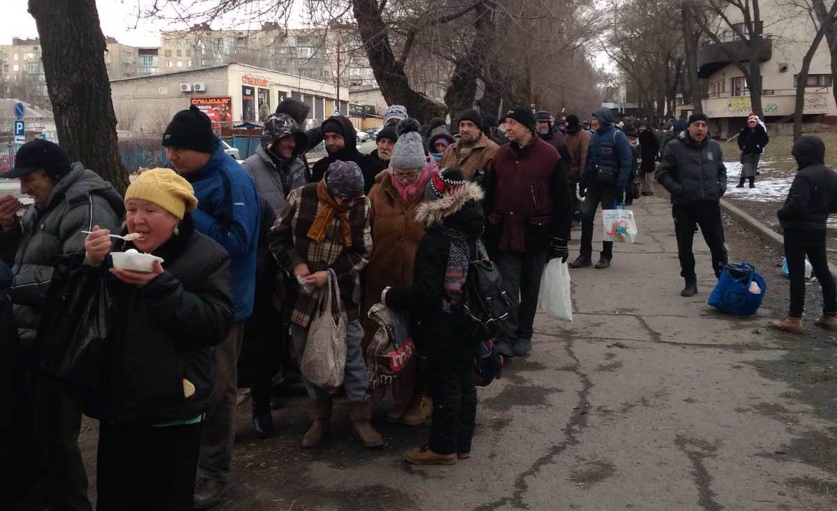 В Запорожье приходы УПЦ каждое воскресенье кормят до 200 нуждающихся фото 2