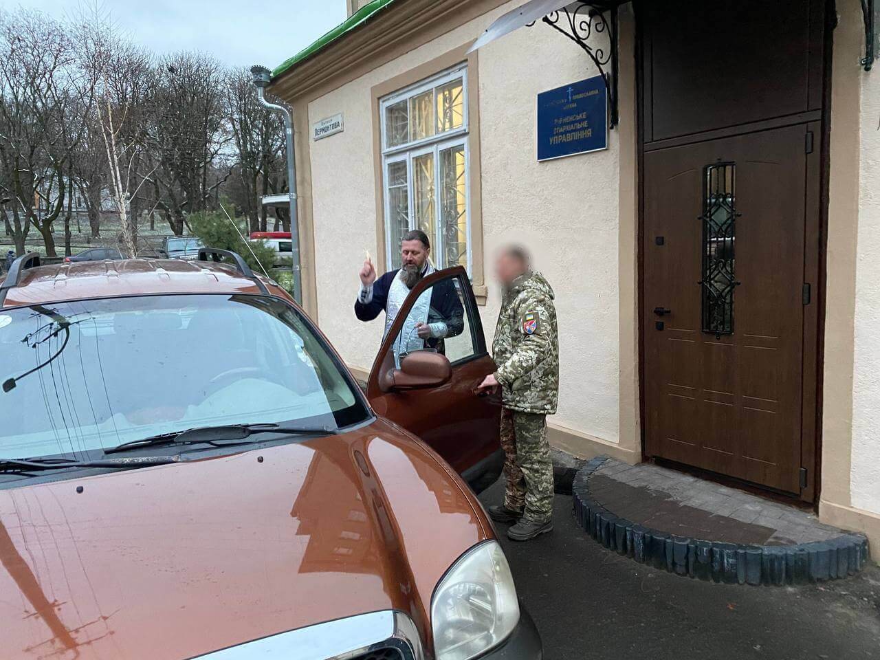 Віряни УПЦ придбали в Німеччині та Польщі позашляховики для ЗСУ фото 1