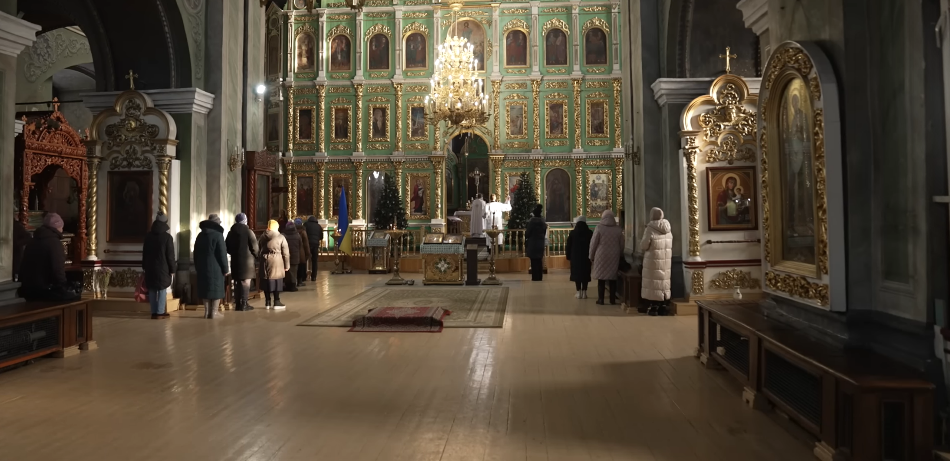 Воскресная &laquo;служба&raquo; ПЦУ в Троицком соборе после изгнания УПЦ.