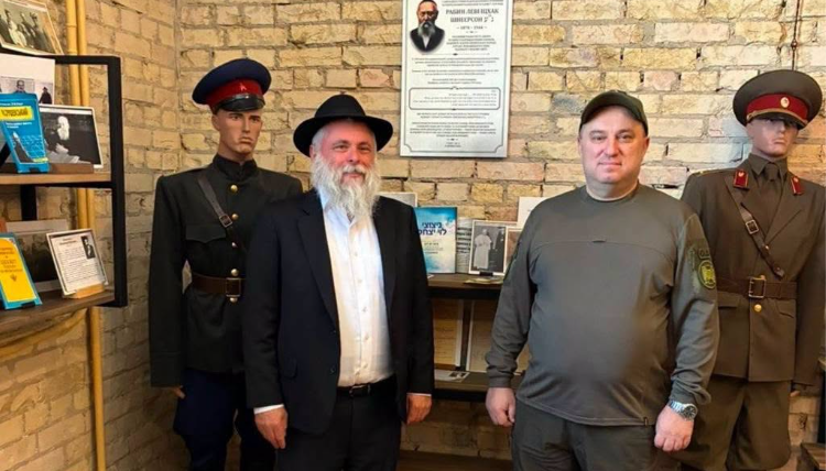 Unveiling of the memorial plaque at the Kyiv detention center. Photo: Facebook page of JCC BEIT Menachem KYIV
